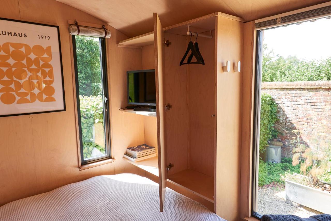 Hut64 Villa Alderbury ภายนอก รูปภาพ